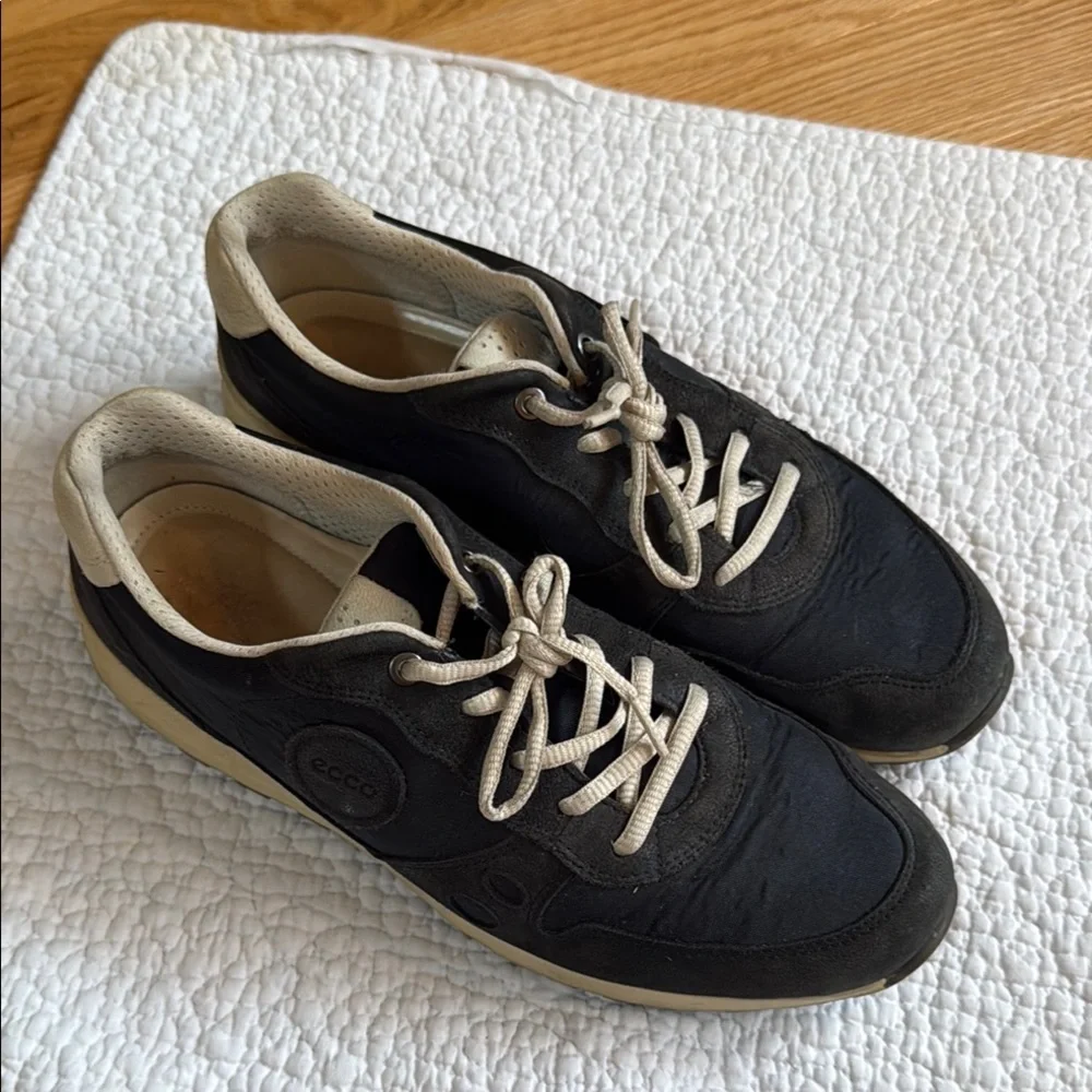 Ecco Black and Cream Sneakers with Streamlined Design size 41 - Picture 2 of 4